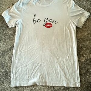 Bella Canvas White Graphic Tee with Red Lip Print Sz l